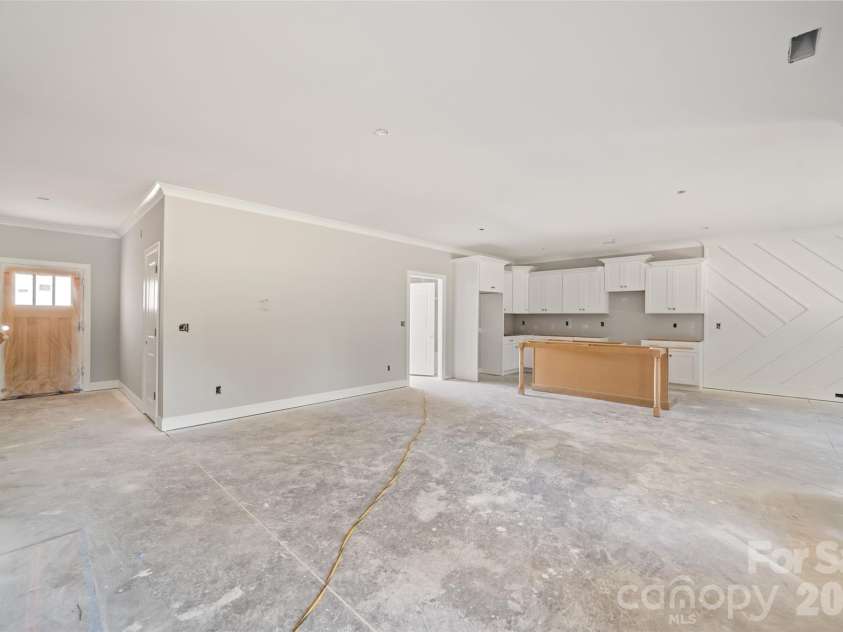 165 Canton Drive, Lexington, NC 27295.  MLS# CAR4410716, YatesRealty ID 41426. 