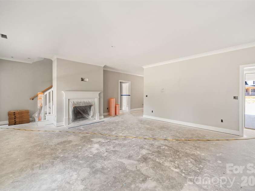 165 Canton Drive, Lexington, NC 27295.  MLS# CAR4410716, YatesRealty ID 41426. 