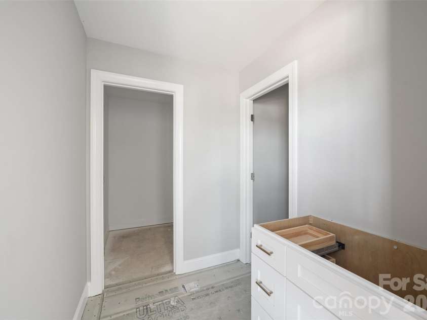 165 Canton Drive, Lexington, NC 27295.  MLS# CAR4410716, YatesRealty ID 41426. 