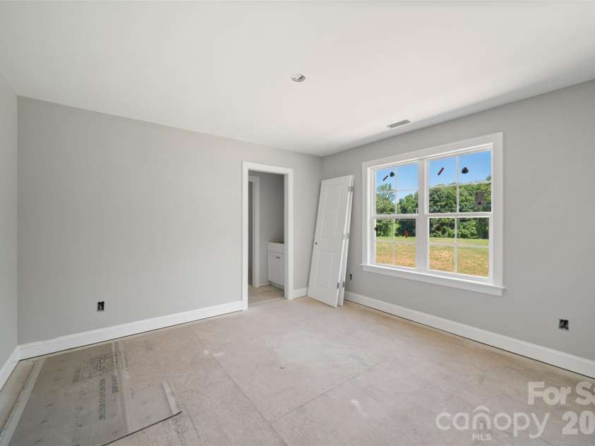 165 Canton Drive, Lexington, NC 27295.  MLS# CAR4410716, YatesRealty ID 41426. 