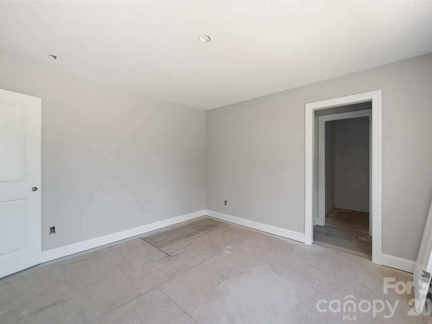 165 Canton Drive, Lexington, NC 27295.  MLS# CAR4410716, YatesRealty ID 41426. 