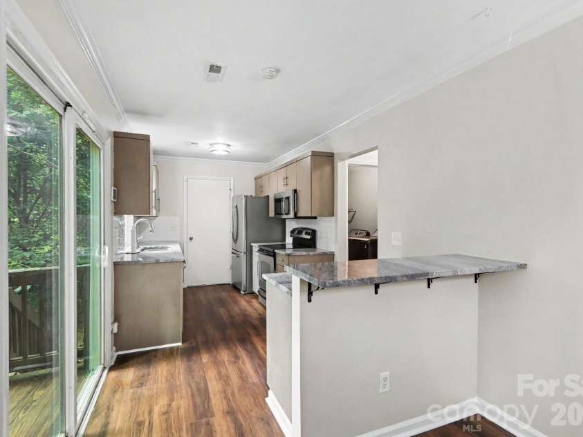 2132 Killarney Place, Charlotte, NC 28262.  MLS# CAR4410407, YatesRealty ID 41428. KITCHEN