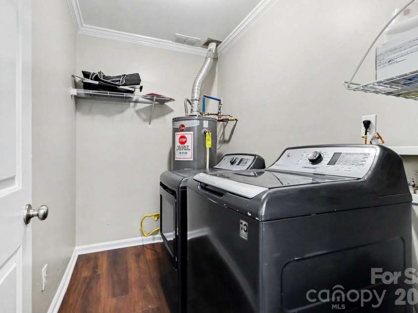 2132 Killarney Place, Charlotte, NC 28262.  MLS# CAR4410407, YatesRealty ID 41428. LAUNDRY ROOM