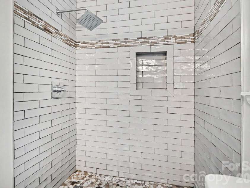 2132 Killarney Place, Charlotte, NC 28262.  MLS# CAR4410407, YatesRealty ID 41428. PRIMARY BATHROOM