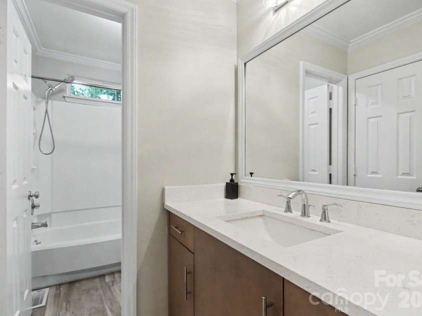 2132 Killarney Place, Charlotte, NC 28262.  MLS# CAR4410407, YatesRealty ID 41428. UPSTAIRS BATHROOM