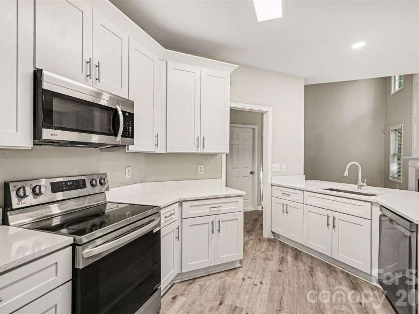7731 Beaker Court, Charlotte, NC 28269.  MLS# CAR4410357, YatesRealty ID 41429. 