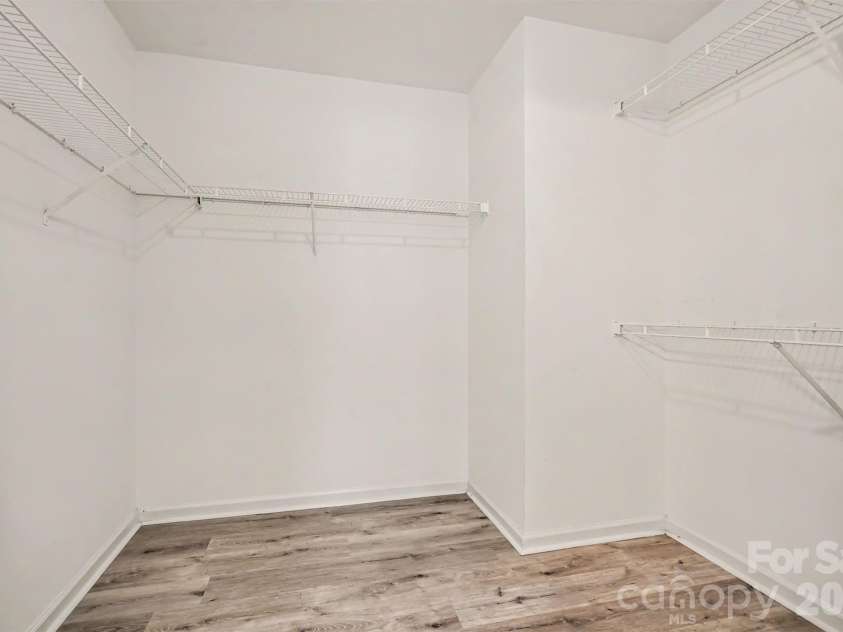 7731 Beaker Court, Charlotte, NC 28269.  MLS# CAR4410357, YatesRealty ID 41429. 