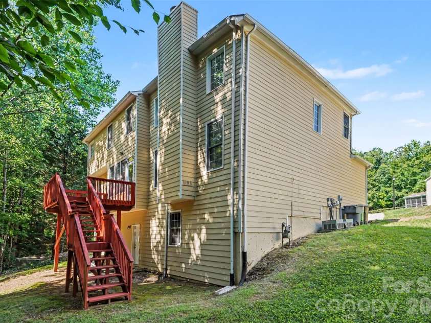 7731 Beaker Court, Charlotte, NC 28269.  MLS# CAR4410357, YatesRealty ID 41429. 