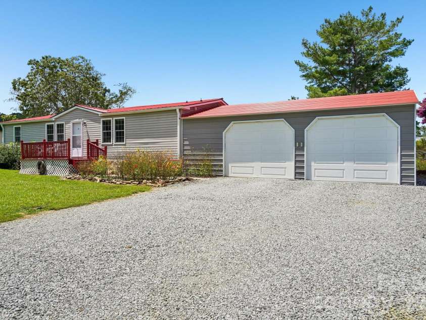 210 Leigh Anne Lane, Horse Shoe, NC 28742.  MLS# CAR4411081, YatesRealty ID 41430. 