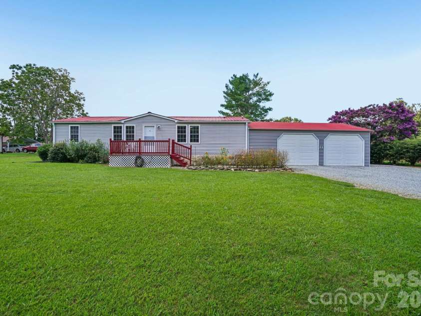 210 Leigh Anne Lane, Horse Shoe, NC 28742.  MLS# CAR4411081, YatesRealty ID 41430. 