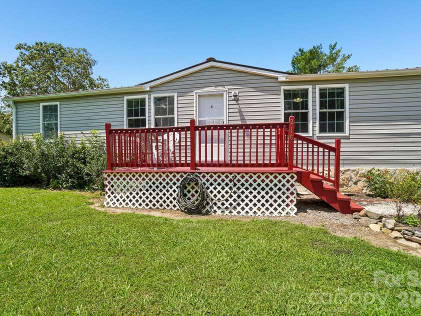 210 Leigh Anne Lane, Horse Shoe, NC 28742.  MLS# CAR4411081, YatesRealty ID 41430. 