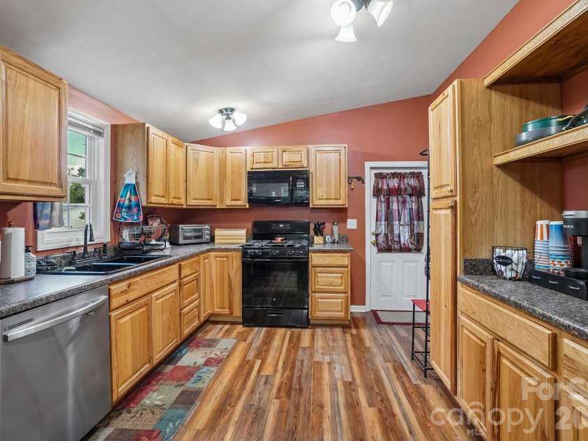 210 Leigh Anne Lane, Horse Shoe, NC 28742.  MLS# CAR4411081, YatesRealty ID 41430. 