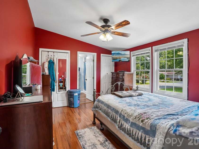 210 Leigh Anne Lane, Horse Shoe, NC 28742.  MLS# CAR4411081, YatesRealty ID 41430. 