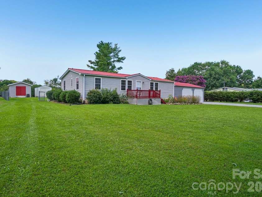 210 Leigh Anne Lane, Horse Shoe, NC 28742.  MLS# CAR4411081, YatesRealty ID 41430. 
