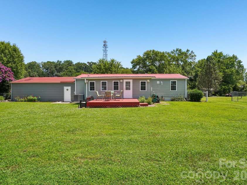 210 Leigh Anne Lane, Horse Shoe, NC 28742.  MLS# CAR4411081, YatesRealty ID 41430. 