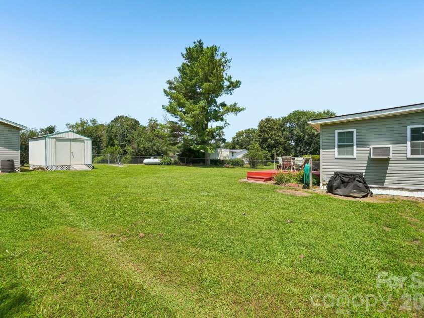 210 Leigh Anne Lane, Horse Shoe, NC 28742.  MLS# CAR4411081, YatesRealty ID 41430. 