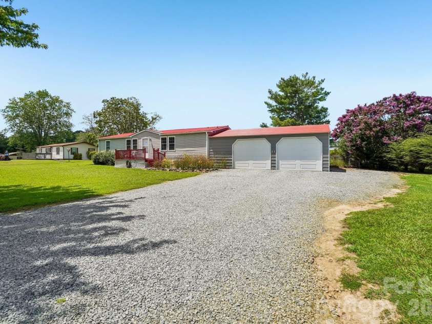 210 Leigh Anne Lane, Horse Shoe, NC 28742.  MLS# CAR4411081, YatesRealty ID 41430. 