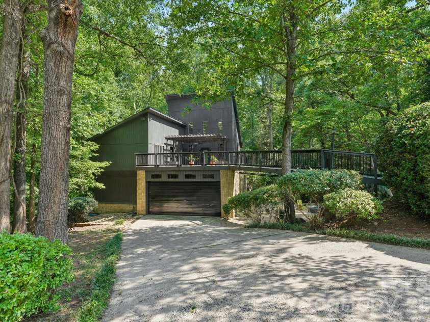 407 Robinwood Drive, Shelby, NC 28150.  MLS# CAR4410556, YatesRealty ID 41431. 