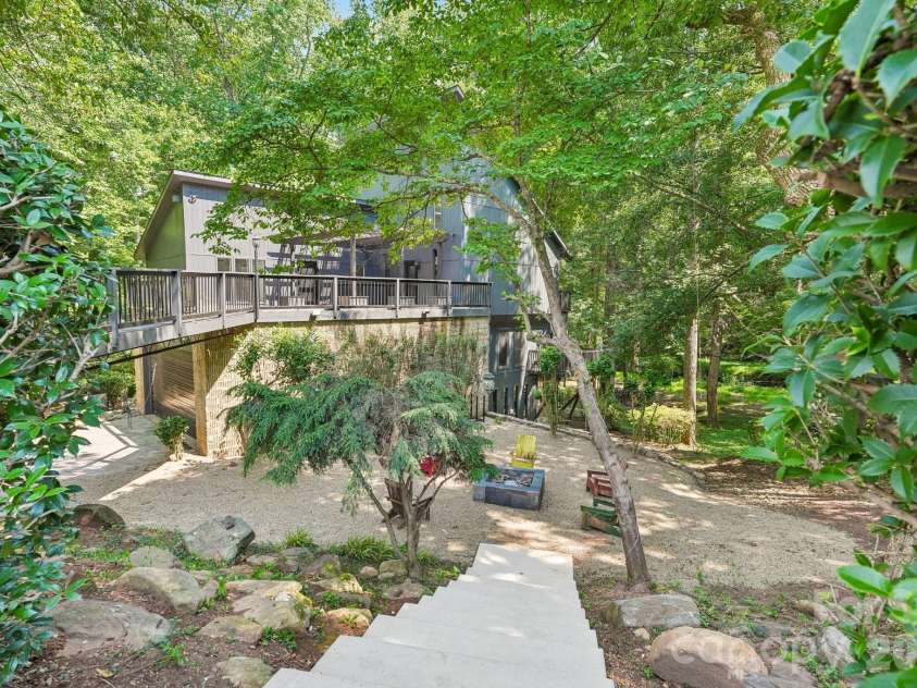 407 Robinwood Drive, Shelby, NC 28150.  MLS# CAR4410556, YatesRealty ID 41431. 