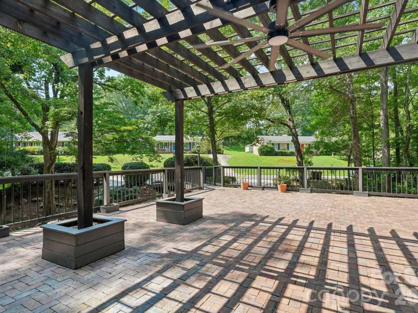 407 Robinwood Drive, Shelby, NC 28150.  MLS# CAR4410556, YatesRealty ID 41431. 
