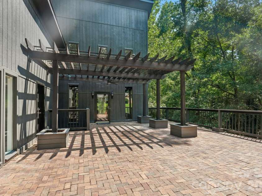 407 Robinwood Drive, Shelby, NC 28150.  MLS# CAR4410556, YatesRealty ID 41431. 
