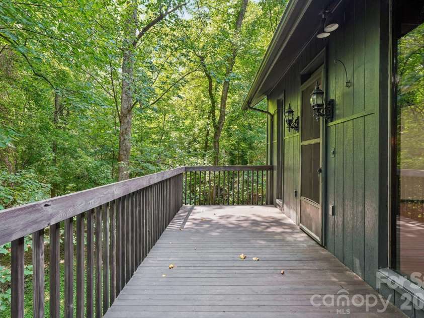 407 Robinwood Drive, Shelby, NC 28150.  MLS# CAR4410556, YatesRealty ID 41431. 