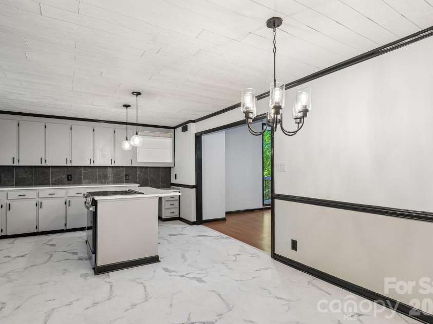 407 Robinwood Drive, Shelby, NC 28150.  MLS# CAR4410556, YatesRealty ID 41431. 