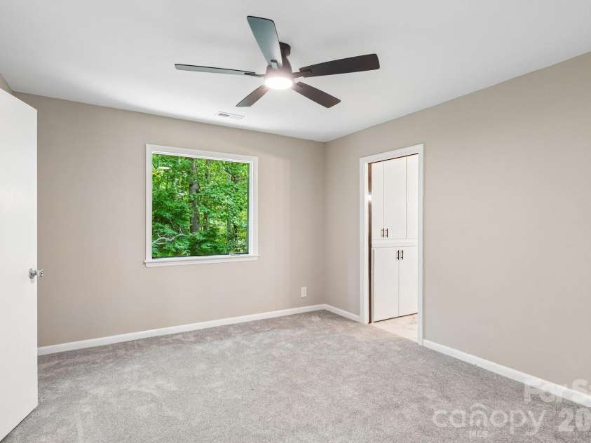 407 Robinwood Drive, Shelby, NC 28150.  MLS# CAR4410556, YatesRealty ID 41431. 
