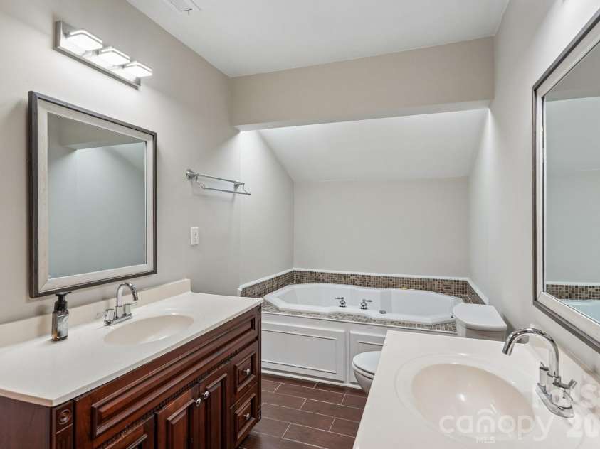 407 Robinwood Drive, Shelby, NC 28150.  MLS# CAR4410556, YatesRealty ID 41431. 