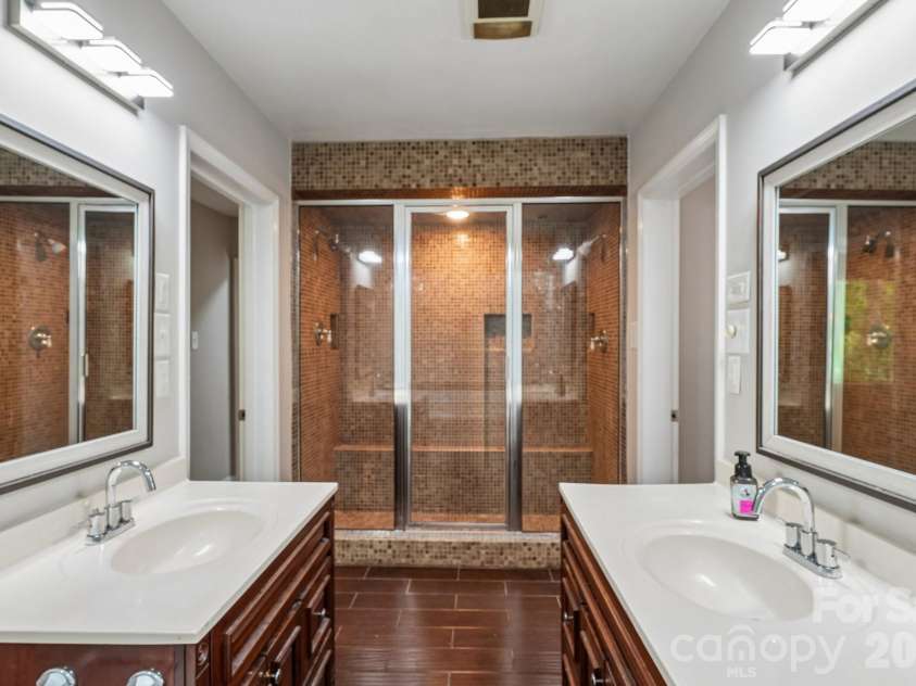 407 Robinwood Drive, Shelby, NC 28150.  MLS# CAR4410556, YatesRealty ID 41431. 
