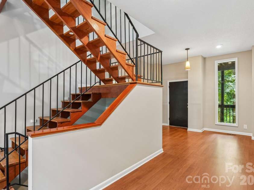 407 Robinwood Drive, Shelby, NC 28150.  MLS# CAR4410556, YatesRealty ID 41431. 