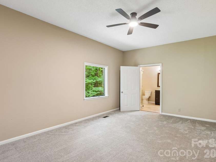 407 Robinwood Drive, Shelby, NC 28150.  MLS# CAR4410556, YatesRealty ID 41431. 