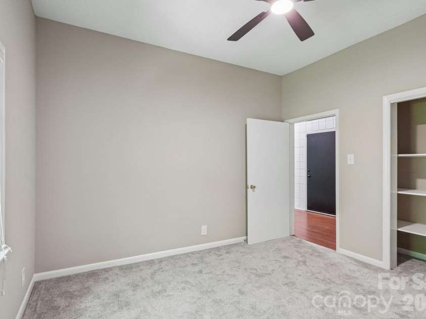 407 Robinwood Drive, Shelby, NC 28150.  MLS# CAR4410556, YatesRealty ID 41431. 