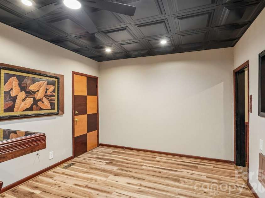 407 Robinwood Drive, Shelby, NC 28150.  MLS# CAR4410556, YatesRealty ID 41431. 