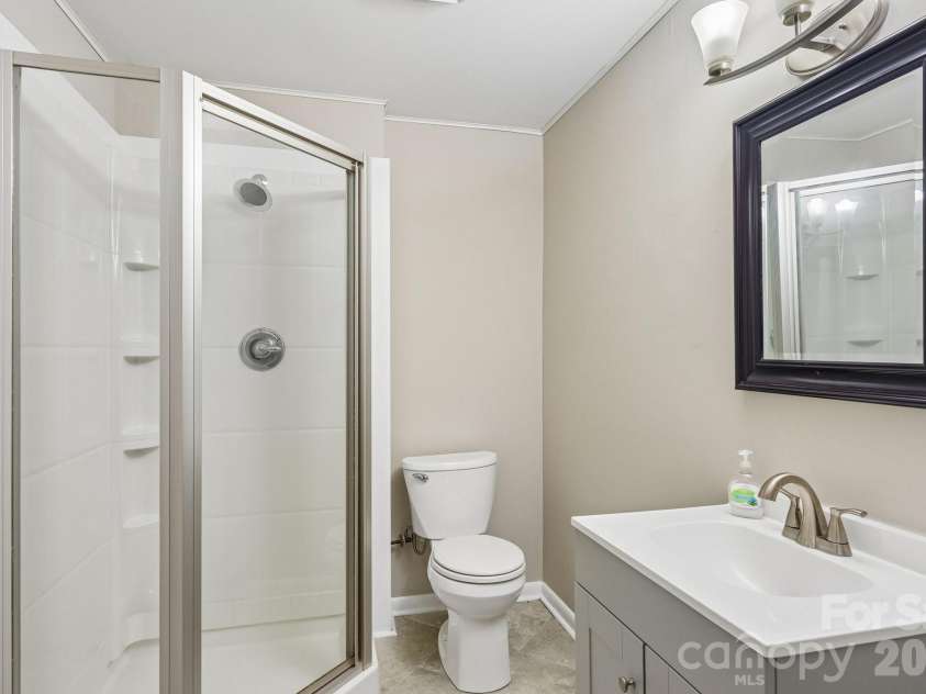 407 Robinwood Drive, Shelby, NC 28150.  MLS# CAR4410556, YatesRealty ID 41431. 
