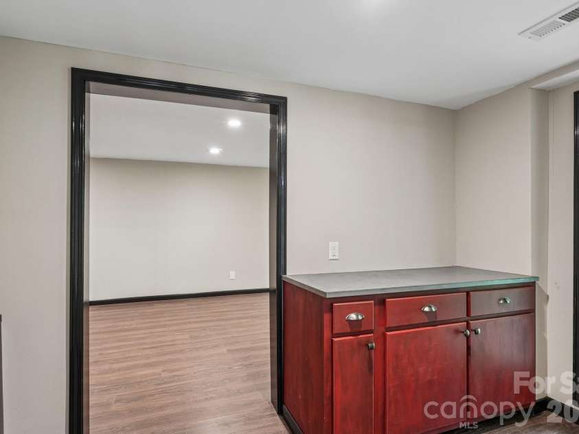 407 Robinwood Drive, Shelby, NC 28150.  MLS# CAR4410556, YatesRealty ID 41431. 