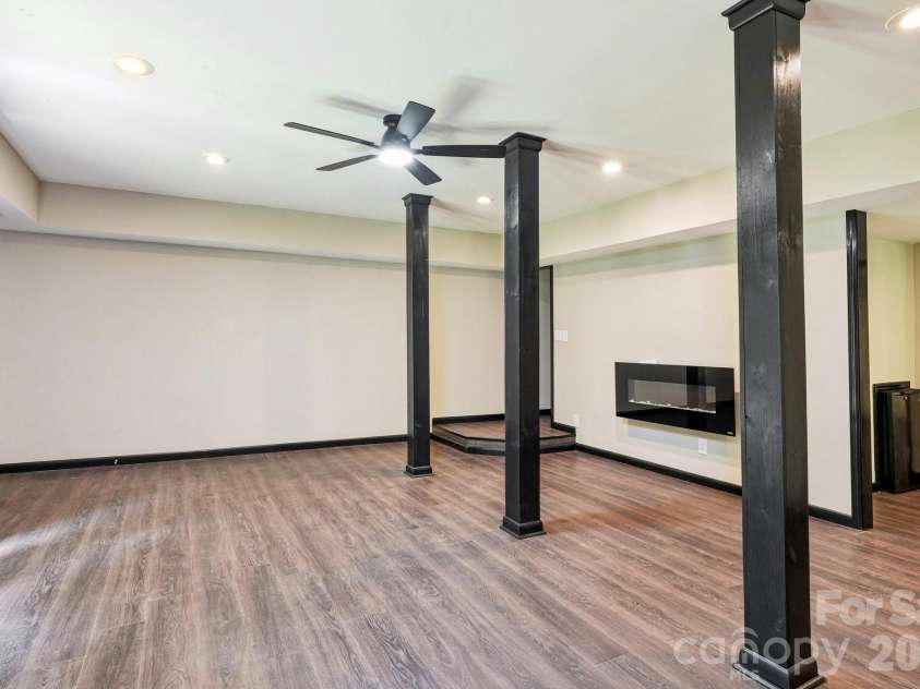 407 Robinwood Drive, Shelby, NC 28150.  MLS# CAR4410556, YatesRealty ID 41431. 