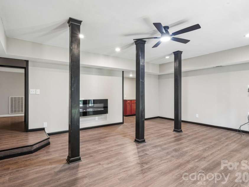 407 Robinwood Drive, Shelby, NC 28150.  MLS# CAR4410556, YatesRealty ID 41431. 