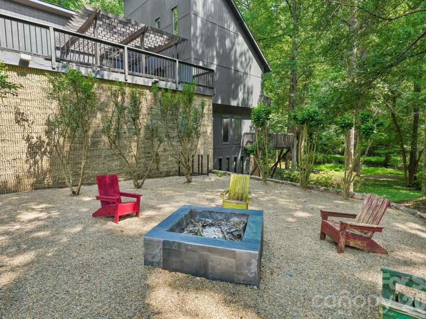 407 Robinwood Drive, Shelby, NC 28150.  MLS# CAR4410556, YatesRealty ID 41431. 