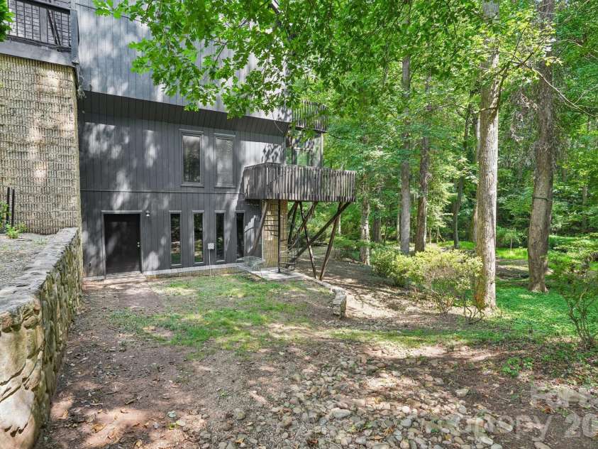 407 Robinwood Drive, Shelby, NC 28150.  MLS# CAR4410556, YatesRealty ID 41431. 