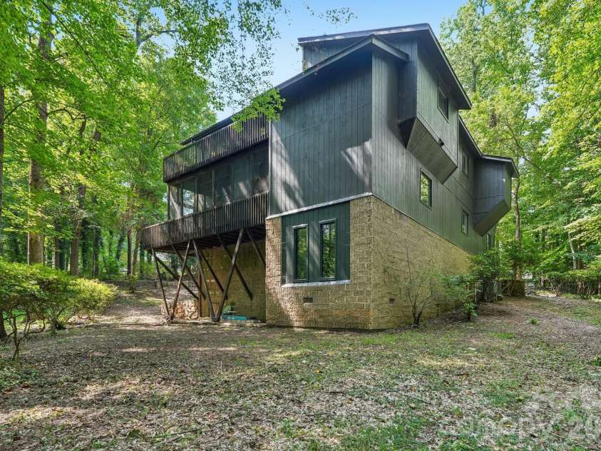 407 Robinwood Drive, Shelby, NC 28150.  MLS# CAR4410556, YatesRealty ID 41431. 