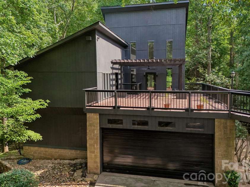 407 Robinwood Drive, Shelby, NC 28150.  MLS# CAR4410556, YatesRealty ID 41431. 