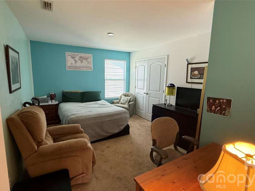 7736 Ponderosa Lane, Charlotte, NC 28215.  MLS# CAR4411529, YatesRealty ID 41432. 