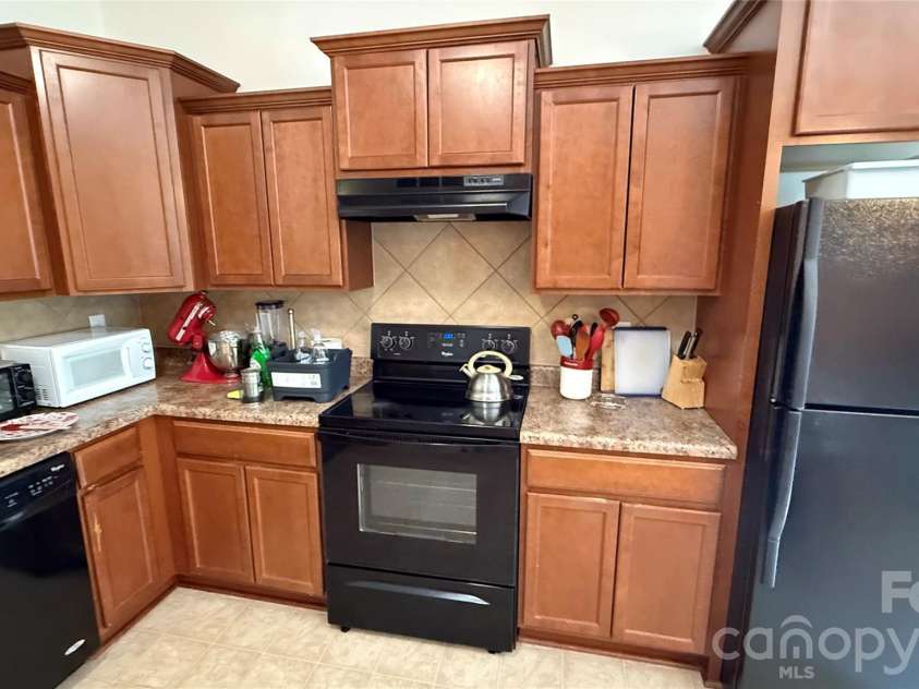7736 Ponderosa Lane, Charlotte, NC 28215.  MLS# CAR4411529, YatesRealty ID 41432. 