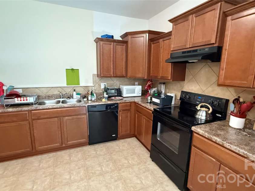 7736 Ponderosa Lane, Charlotte, NC 28215.  MLS# CAR4411529, YatesRealty ID 41432. 