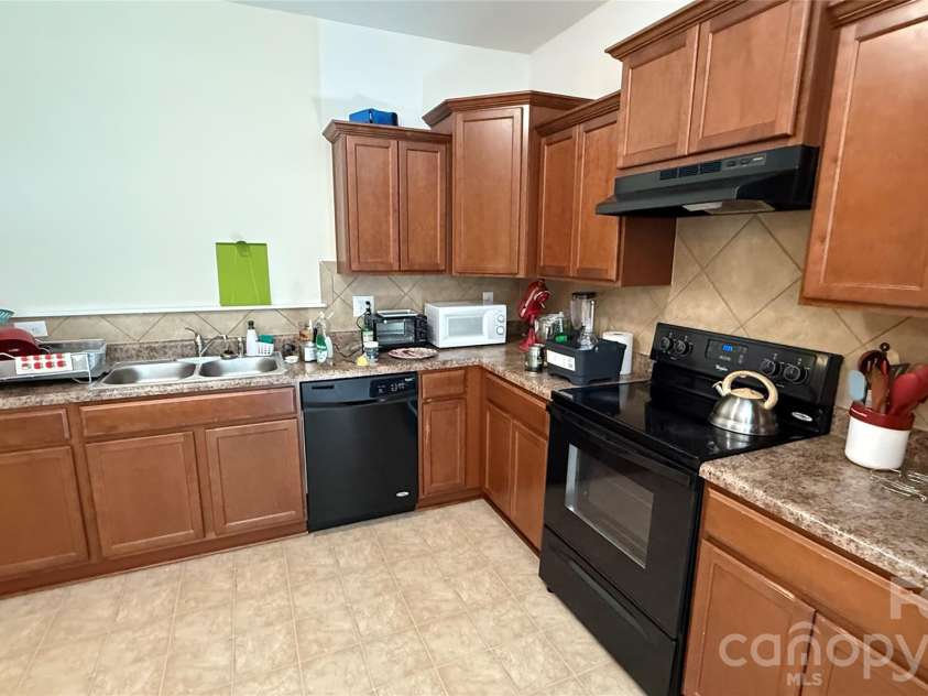 7736 Ponderosa Lane, Charlotte, NC 28215.  MLS# CAR4411529, YatesRealty ID 41432. 