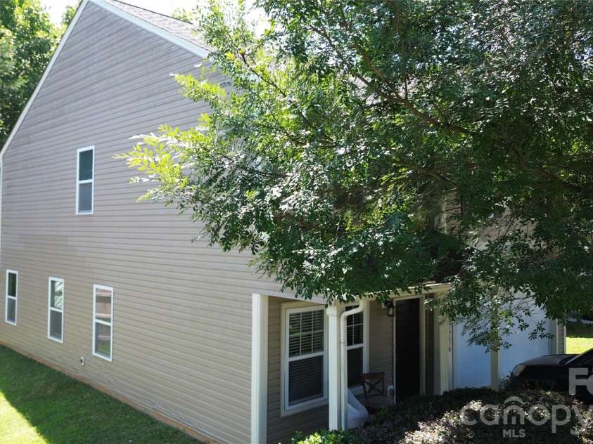 7736 Ponderosa Lane, Charlotte, NC 28215.  MLS# CAR4411529, YatesRealty ID 41432. 