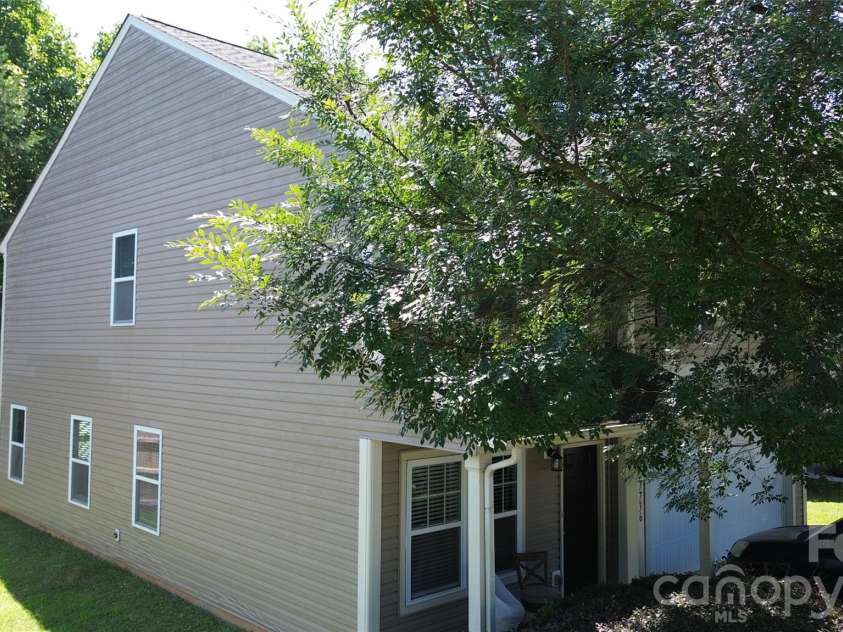 7736 Ponderosa Lane, Charlotte, NC 28215.  MLS# CAR4411529, YatesRealty ID 41432. 