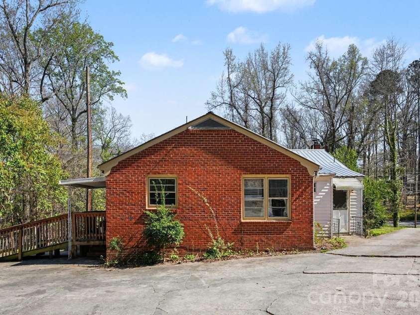 105 Shelton Circle, Wadesboro, NC 28170.  MLS# CAR4411240, YatesRealty ID 41436. 