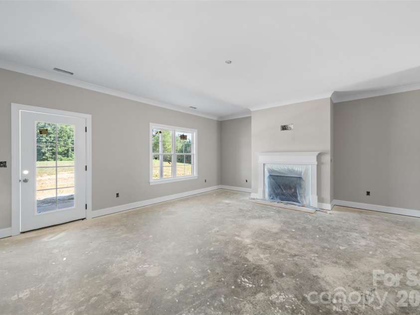 153 Canton Drive, Lexington, NC 27295.  MLS# CAR4411279, YatesRealty ID 41437. 